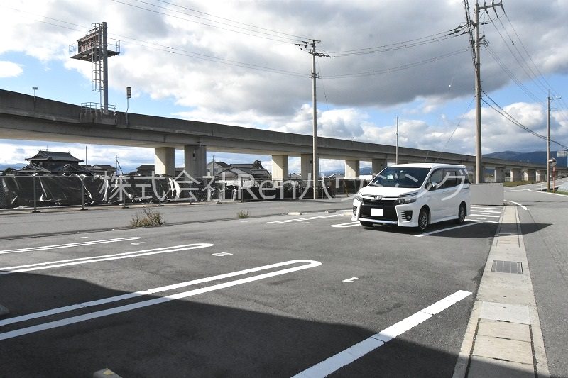 ピース・クレア　C棟 駐車場