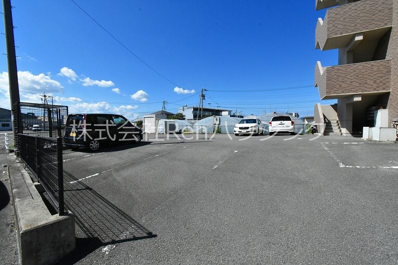 アメンド73 駐車場