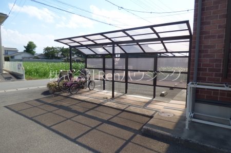 トアエーユ 駐車場