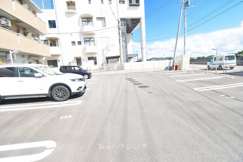 ルーナ 駐車場