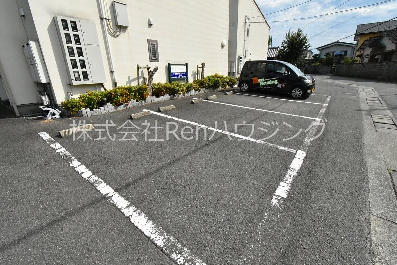 モンシェール国府　 駐車場