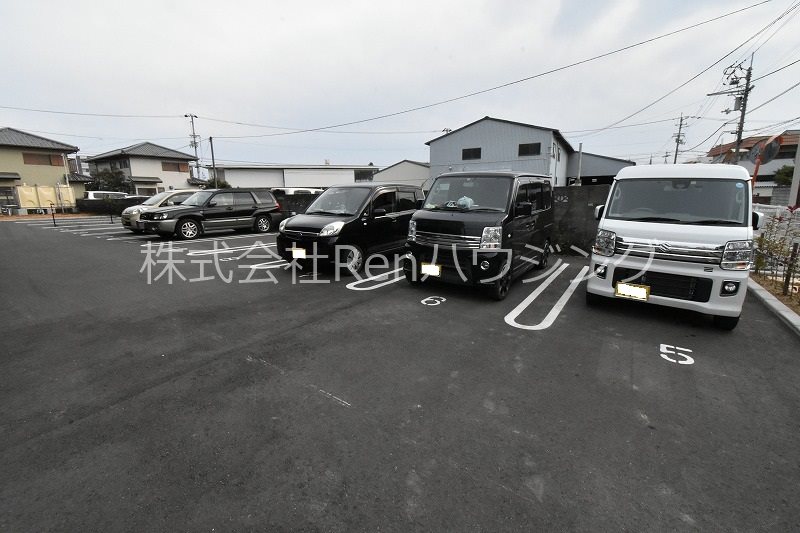Jenks Villa 駐車場
