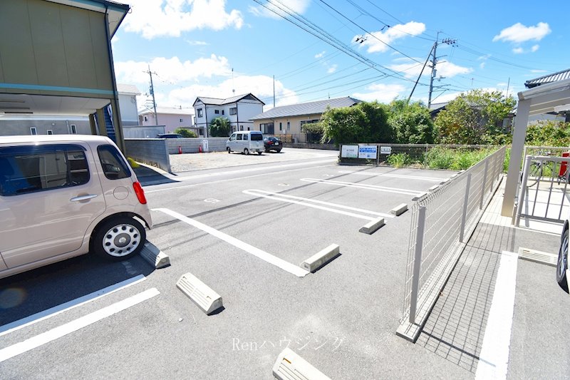 エテルノ 駐車場