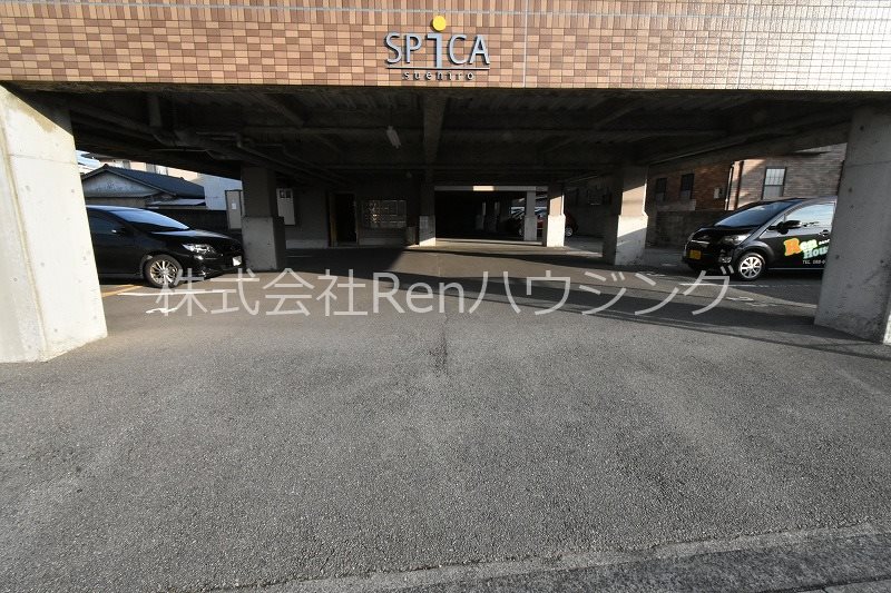 スピカ末広 駐車場