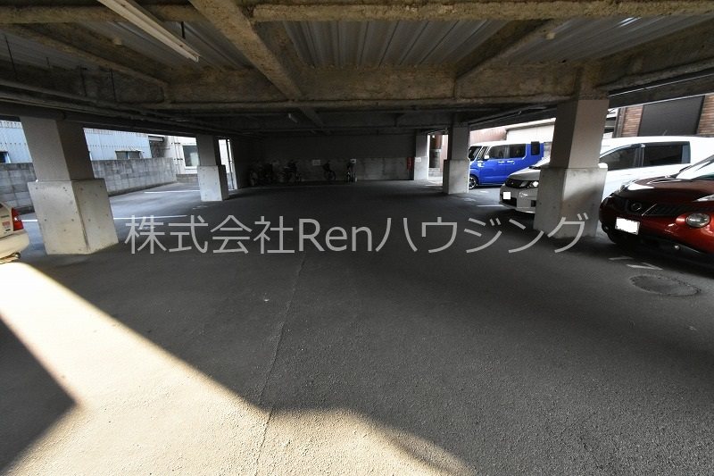 スピカ末広 駐車場