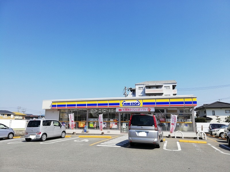 ハイツしらゆり  コンビニ