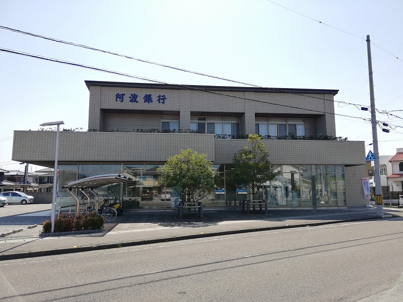 ハイツしらゆり  銀行