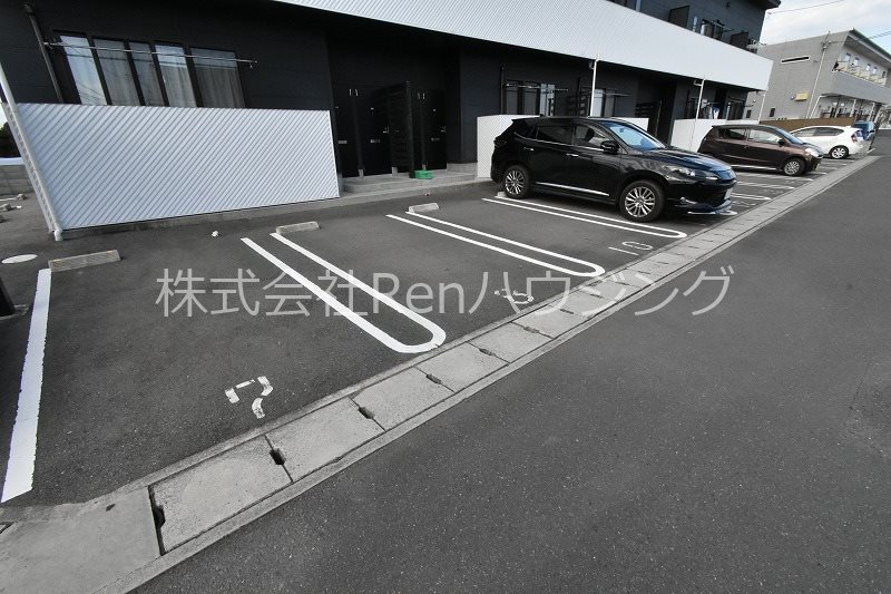 ピース・グラッド 駐車場