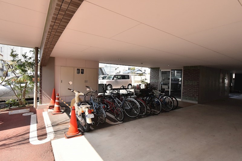 ワースヴィラ 駐車場