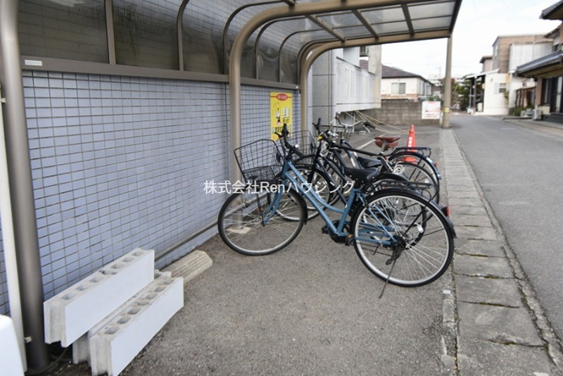 クイーンハイツ 駐車場