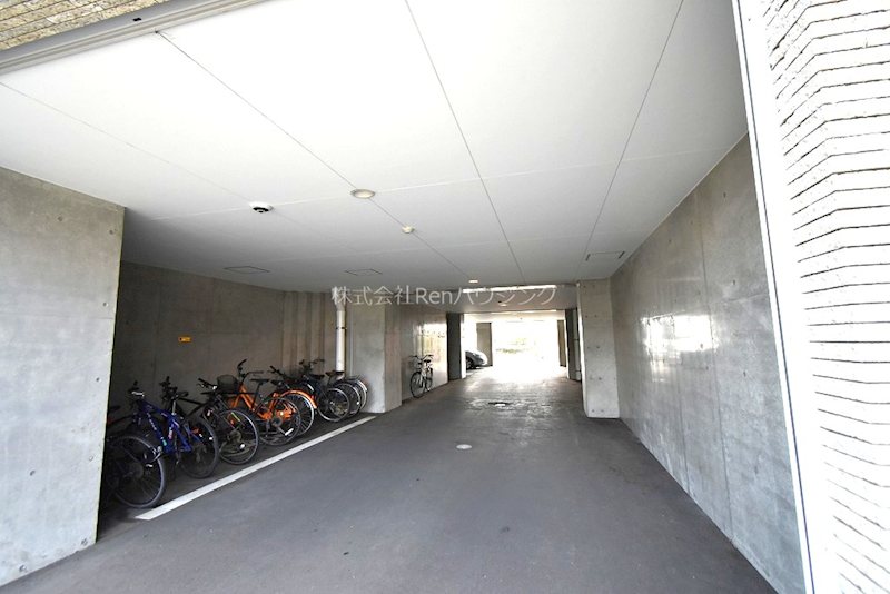 SUNNY SIDE COURT 駐車場