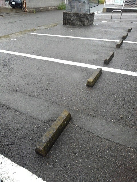 クレセント 駐車場