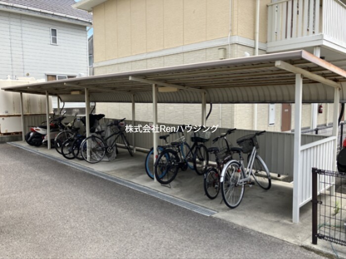 アムール21　B棟 駐車場