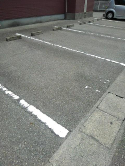 オーブリー鳴門　Ｂ 駐車場