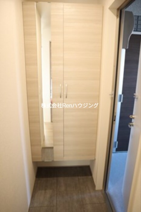 ヴィクトリア　エディ 玄関