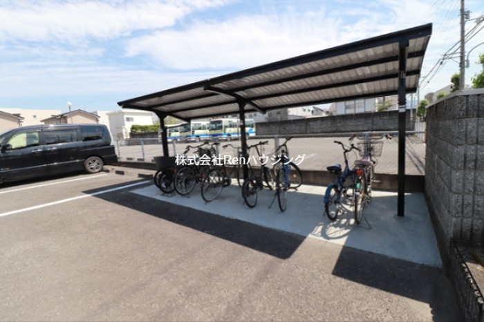 ルミナス山城 駐車場