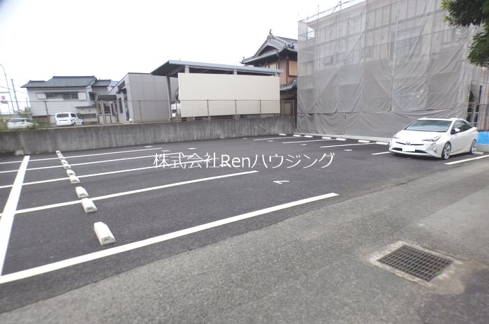 セジュール住吉　B棟 駐車場