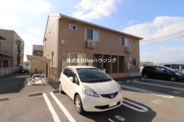 アヴニール優　B棟 駐車場