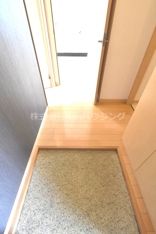 ヴィラージュマルイB棟 玄関