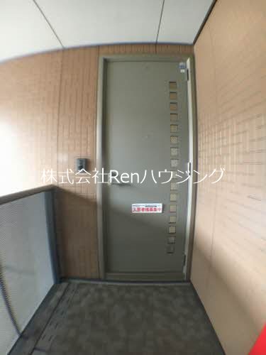 ヴィラージュマルイB棟 玄関