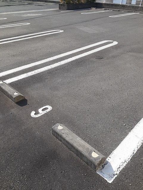 アン・ファミーユ 駐車場