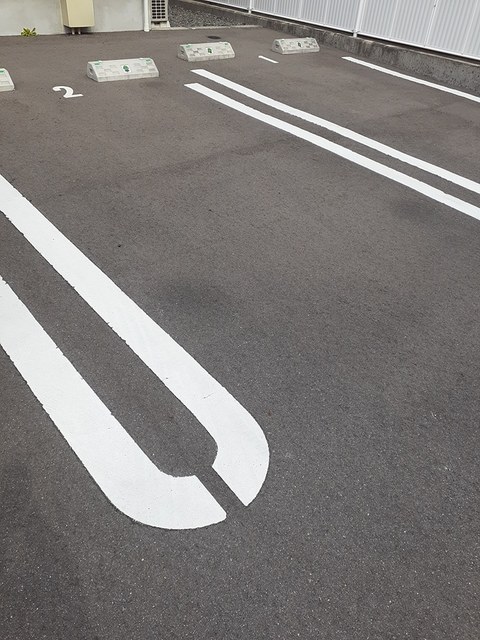 ディスティーノ 駐車場