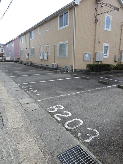 ニュールフランＢ号館 駐車場