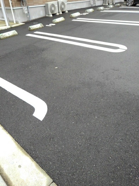 クラール　安宅Ｄ 駐車場