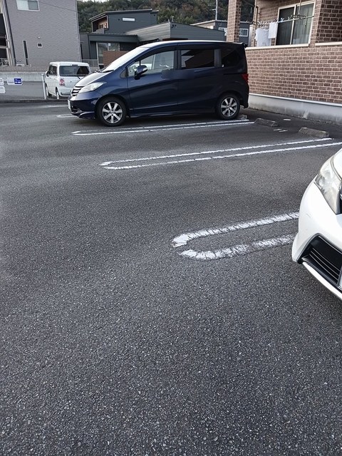 フィール　グラッドＢ 駐車場