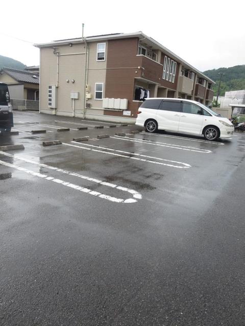 アリーヴィオＢ 駐車場