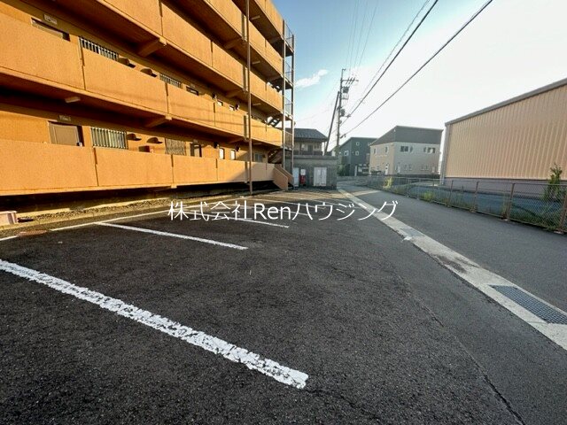 イータウン応神  駐車場