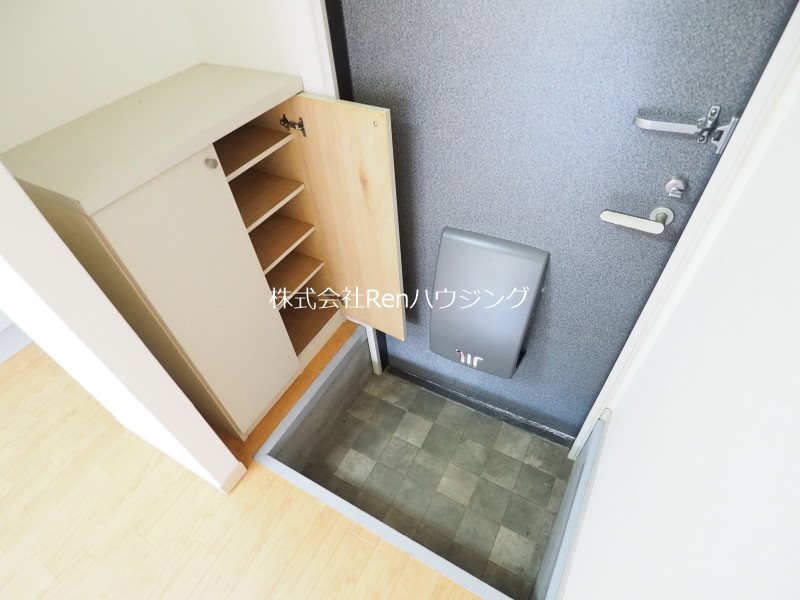 フレグランス国府 玄関