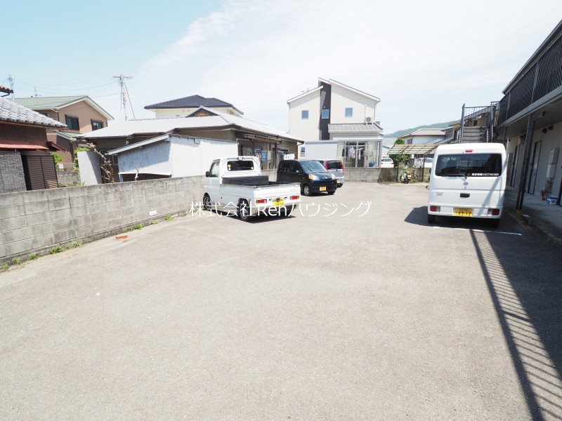 フレグランス国府 駐車場