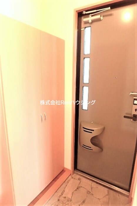 ファミール三軒屋 玄関