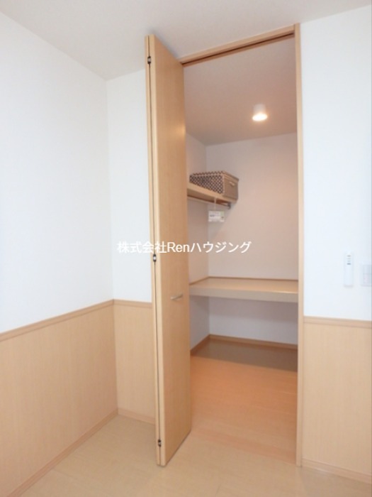 プレミールB棟 収納