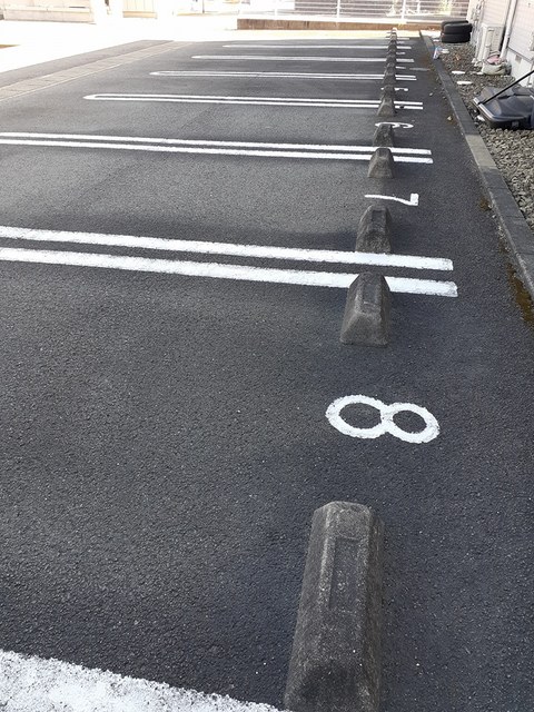 ミストラル 駐車場