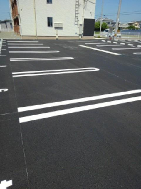 アルカンシエル北島 駐車場