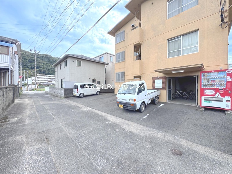 Reno-minamisako 駐車場