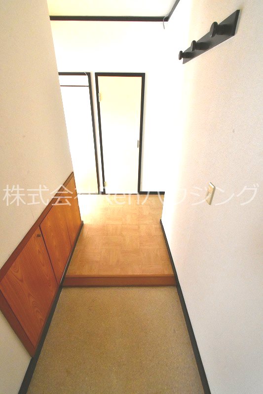 八万レジデンス 玄関