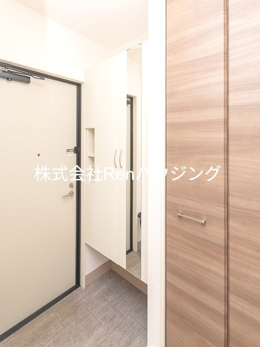 クレスト八万 玄関