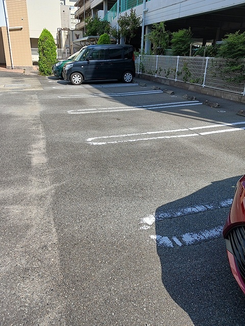 ウェザリア 駐車場