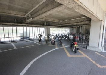 ヴィゴラス壱番館 駐車場