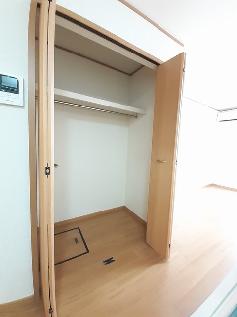 トレスアールヴォレ　Ａ 収納