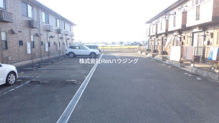 メルベーユ　MT　A棟 駐車場