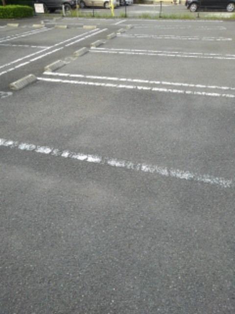トレスアールヴォレ　Ｃ 駐車場
