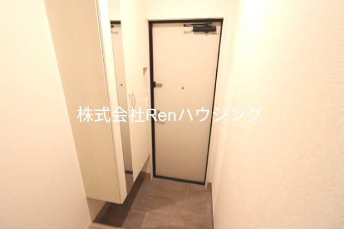 クレスト八万 玄関