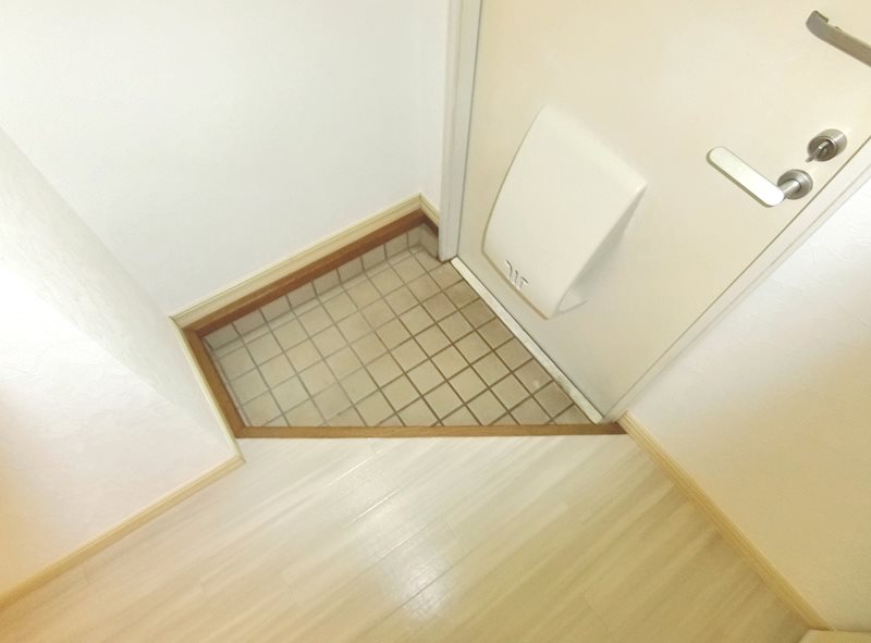 メゾン旭C棟 玄関