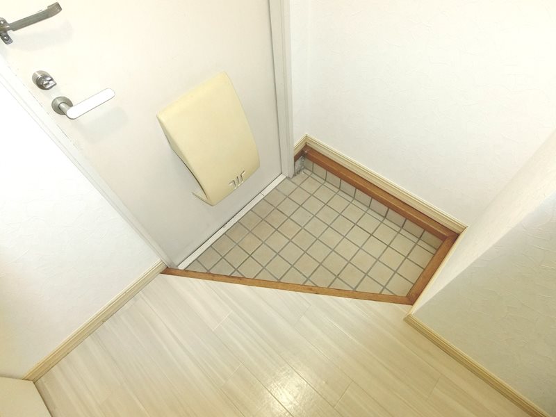 メゾン旭C棟 玄関