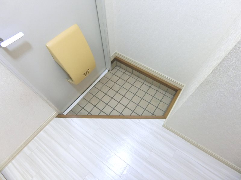 メゾン旭C棟 玄関