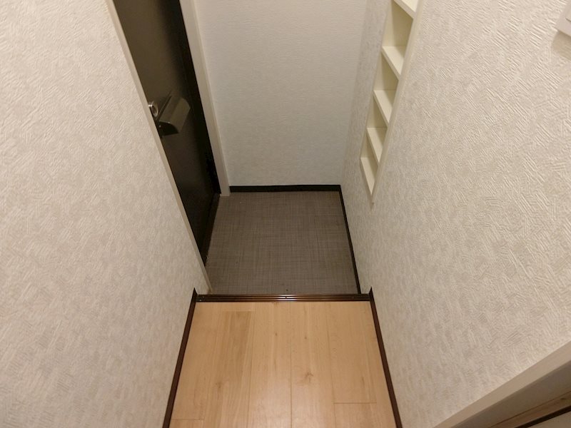 東海ビル 玄関